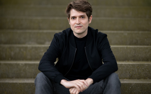 In seinem neuen Buch «Die Geschichten in uns. Vom Schreiben und vom Leben» offenbart der Bestsellerautor so viel Privates und Persönliches wie nie zuvor. (Foto - Archiv)  - Foto: Sebastian Christoph Gollnow/dpa