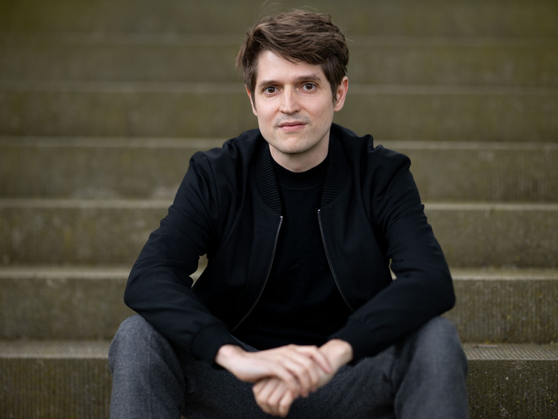 In seinem neuen Buch «Die Geschichten in uns. Vom Schreiben und vom Leben» offenbart der Bestsellerautor so viel Privates und Persönliches wie nie zuvor. (Foto - Archiv)  - Foto: Sebastian Christoph Gollnow/dpa