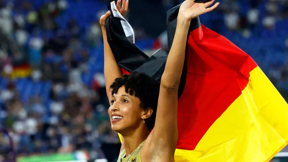 Mihambo wünscht sich im Kampf gegen Rassismus mehr Zivilcourage. - Bild: Riccardo de Luca/AP/dpa
