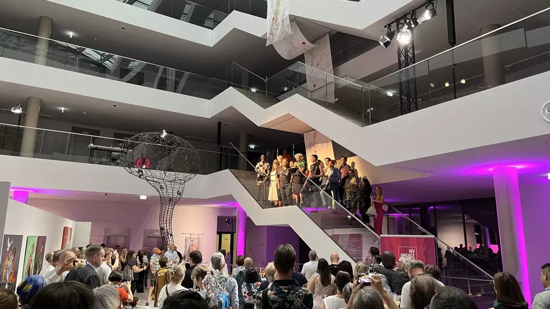 Kunst trifft auf HIV: Die Ausstellung 'HIV Science as Art' vereint hochkarätige Kunst mit modernster HIV-Wissenschaft - die Eröffnung findet im Rahmen der Welt-Aids-Konferenz in München statt - Bild: presseportal.de