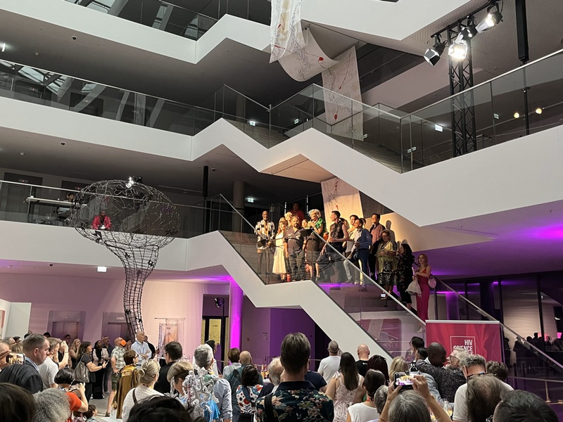 Kunst trifft auf HIV: Die Ausstellung 'HIV Science as Art' vereint hochkarätige Kunst mit modernster HIV-Wissenschaft - die Eröffnung findet im Rahmen der Welt-Aids-Konferenz in München statt - Foto: presseportal.de