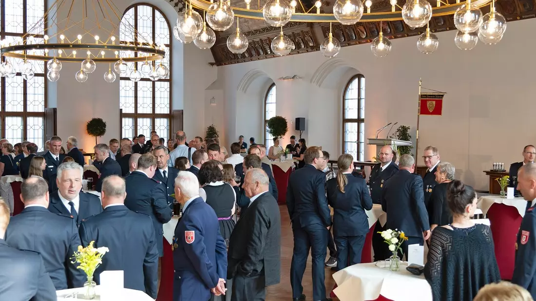 FW-M: Ehrungen im Feuerwehrdienst (München) - Bild: presseportal.de