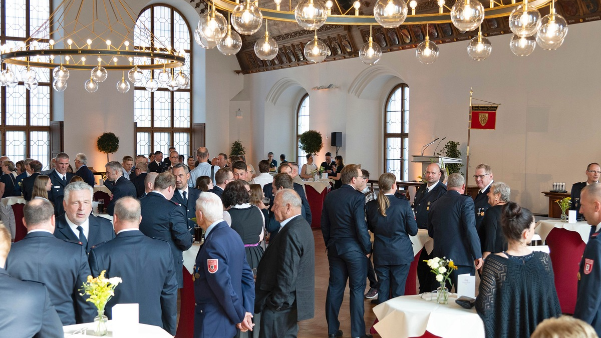 FW-M: Ehrungen im Feuerwehrdienst (München) - Foto: presseportal.de