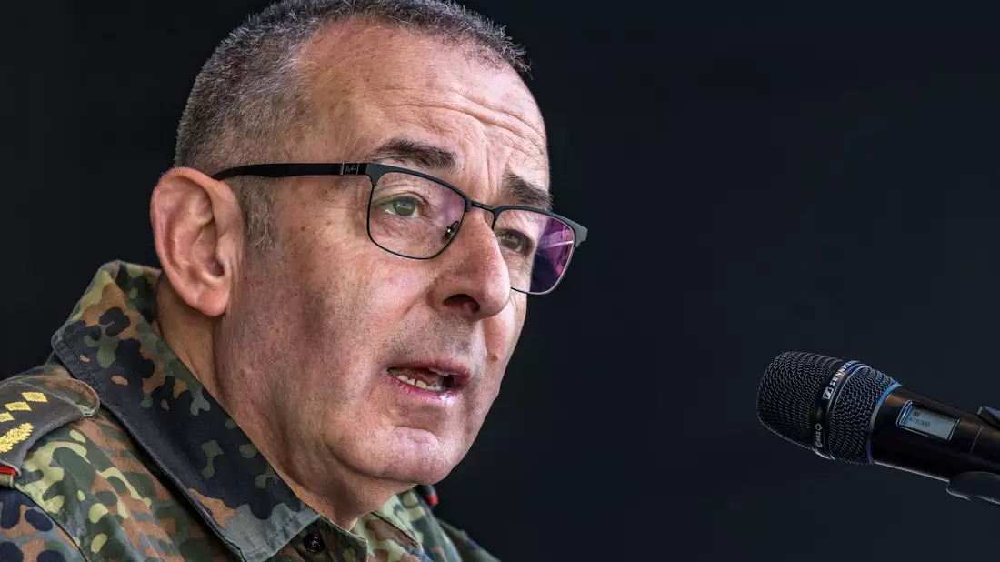 Erwartet in der Ukraine vorerst keine wesentlichen Veränderungen der Frontverläufe: Generalinspekteur Carsten Breuer. - Bild: Frank Hammerschmidt/dpa