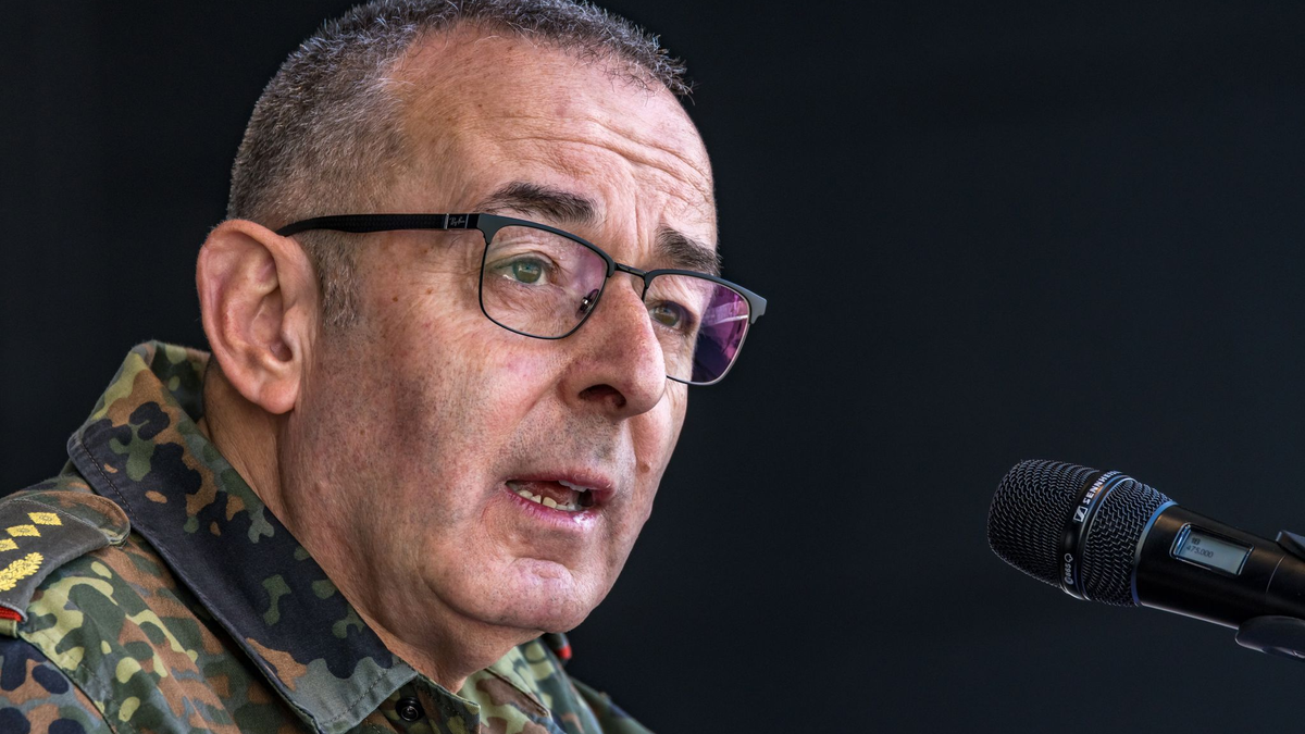 Erwartet in der Ukraine vorerst keine wesentlichen Veränderungen der Frontverläufe: Generalinspekteur Carsten Breuer. - Foto: Frank Hammerschmidt/dpa