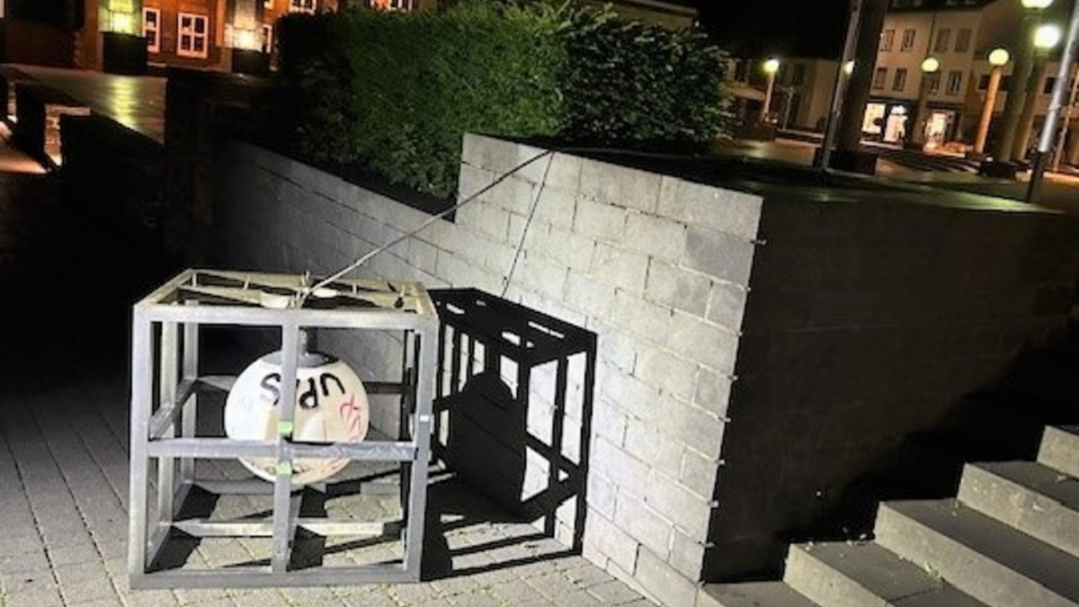 POL-PDTR: In Trierer Innenstadt: Zwei gleichzeitige Brände und beschädigte Lampen mit hohem Schaden - Foto: presseportal.de