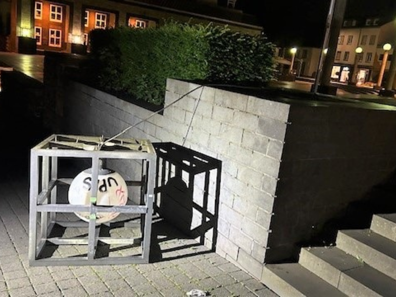 POL-PDTR: In Trierer Innenstadt: Zwei gleichzeitige Brände und beschädigte Lampen mit hohem Schaden - Foto: presseportal.de