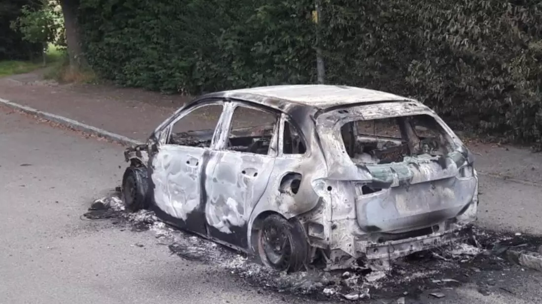 FW Böblingen: Unbemerkter PKW-Brand im Zimmerschlag - Bild: presseportal.de