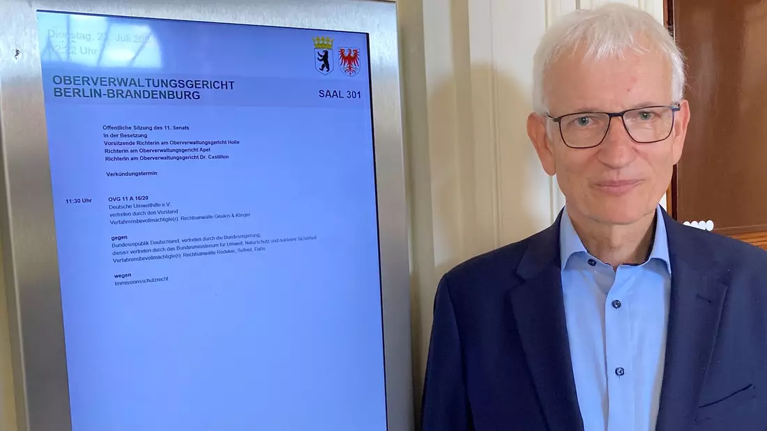 DUH-Bundesgeschäftsführer Jürgen Resch nach dem Urteil.  - Bild: Marion van der Kraats/dpa