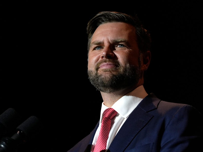 Als Autor begehrt, als Politiker mstritten: J.D. Vance. (Archivbild) - Foto: Julia Nikhinson/AP