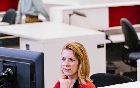 Künstliche Intelligenz noch kein fester Bestandteil der Arbeit: Nur 3 % der Mitarbeitenden nutzen KI täglich - Foto: presseportal.de