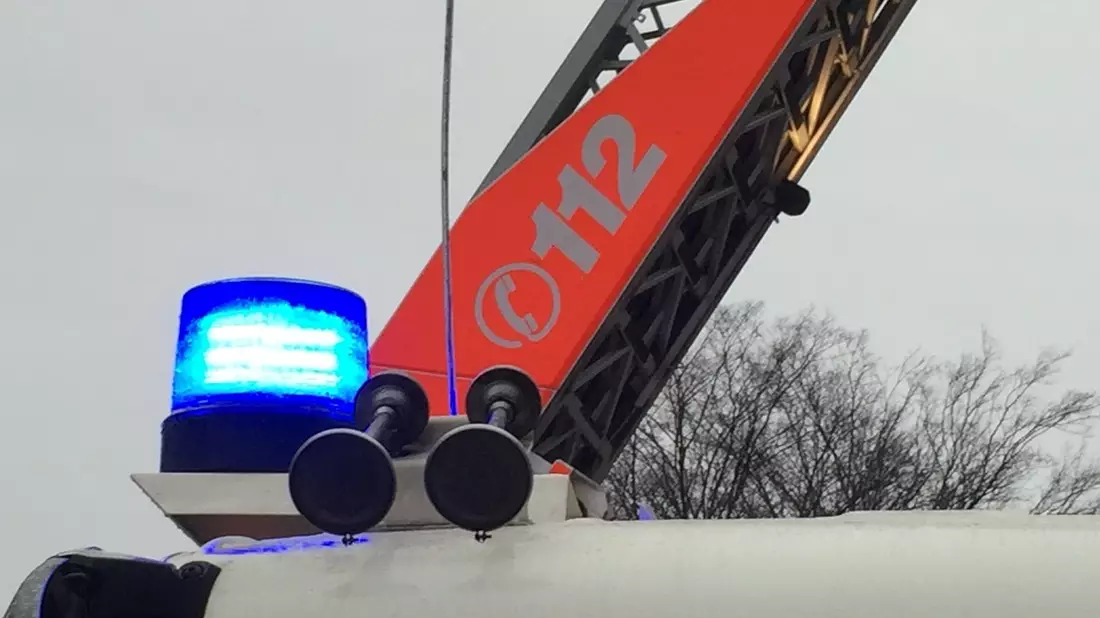 FW-BN: 3 Personen aus Hubsteiger gerettet - Bild: presseportal.de