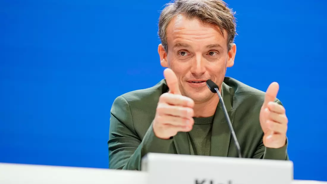 SAP-Chef Christian Klein leitet das mit Abstand teuerste deutsche Börsenunternehmen. (Archivbild) - Bild: Uwe Anspach/dpa