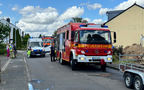FW Pulheim: Gekappte Frischwasserleitung überflutet Keller - Foto: presseportal.de