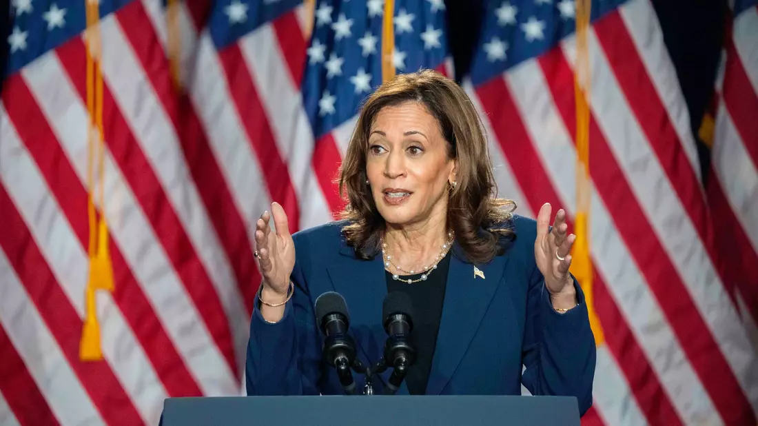 Harris lässt sich in Milwaukee feiern.  - Bild: Kayla Wolf/AP/dpa