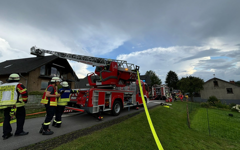 FW Hüllhorst: Wohnhaus Dachstuhlbrand in der Gemeinde Hüllhorst - Foto: presseportal.de
