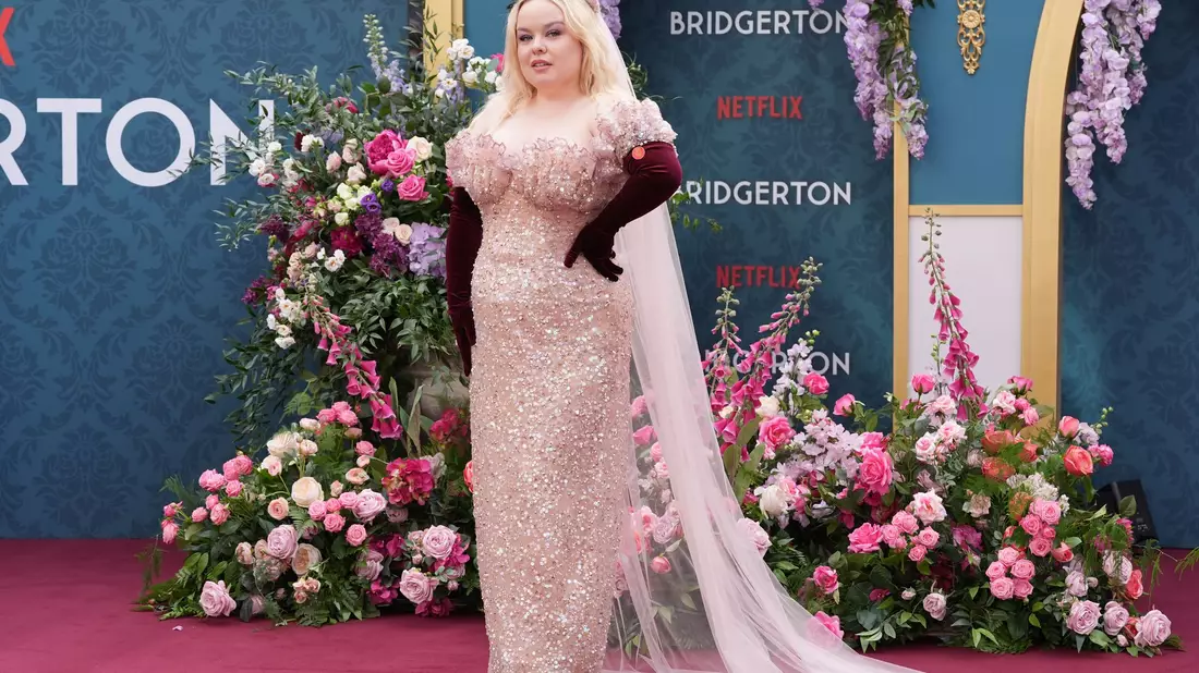 Die irische Schauspielerin Nicola Coughlan ist in der Rolle der Penelope Featherington der Star der dritten Staffel des Netflix-Welterfolgs «Bridgerton». (Archivfoto) - Bild: Lucy North/PA Wire/dpa