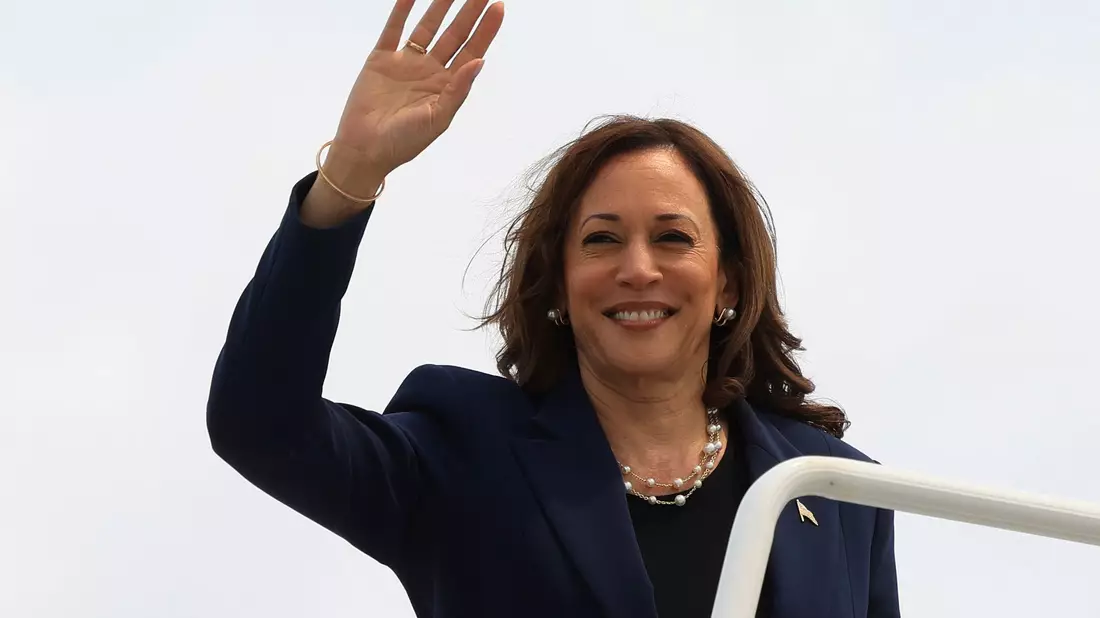 US-Vize Kamala Harris wurde von Biden als Ersatzkandidatin vorgeschlagen. - Bild: Kevin Mohatt/Reuters Pool/AP
