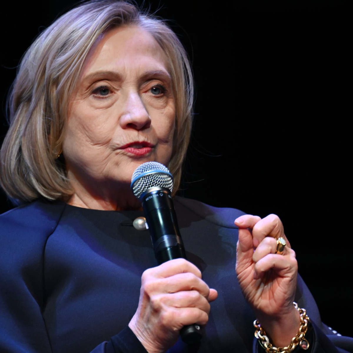 Clinton: «Ich weiß, dass Kamala Harris Donald Trump schlagen kann.» (Archivbild) - Foto: Sebastian Christoph Gollnow/dpa