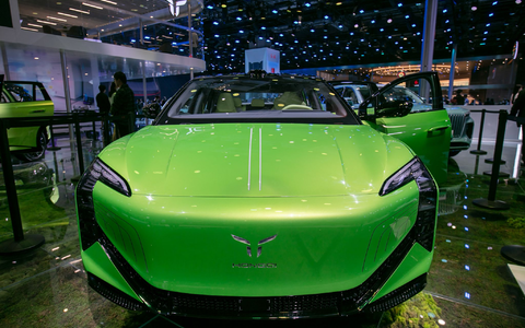 Nicht rot, sondern grün: Elektroauto des chinesischen Staatsunternehmens Hongqi (Rote Fahne)  - Foto: Wang Xiang/XinHua/dpa