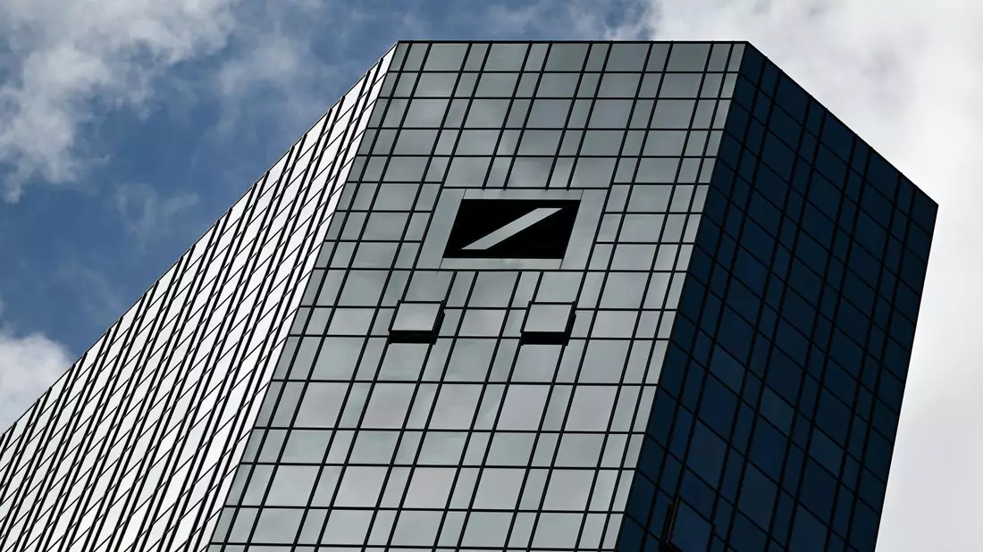 Auf die Aktionäre der Deutschen Bank entfielen im dritten Quartal unter dem Strich knapp 1,5 Milliarden Euro. (Archivbild) - Bild: Arne Dedert/dpa