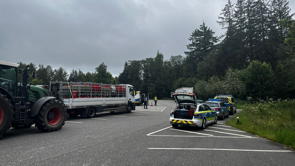 POL-PDTR: Schwerlastkontrolle im Dienstgebiet der PI Birkenfeld - Foto: presseportal.de