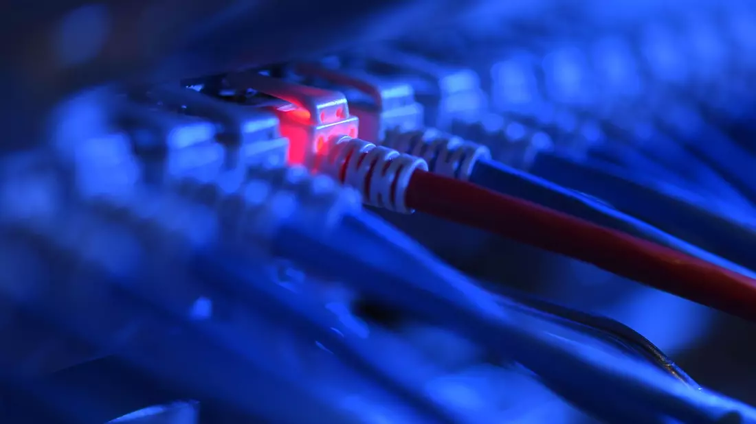 Hacker verüben auch im Krieg zwischen Russland und der Ukraine immer wieder Angriffe. (Symbolbild) - Bild: Felix Kästle/dpa