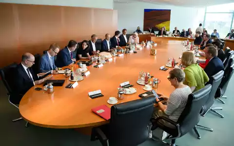 In der Ministerrunde werden Gesetzentwürfe besprochen, bevor sie in den Bundestag gehen.  - Foto: Bernd von Jutrczenka/dpa