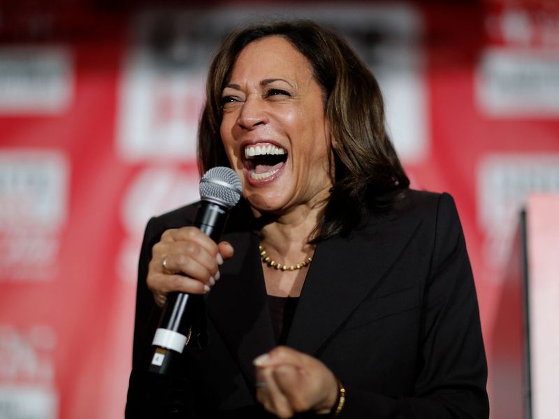 Herzhaftes Lachen ist eine Markenzeichen von Kamala Harris. - Foto: John Locher/AP/dpa