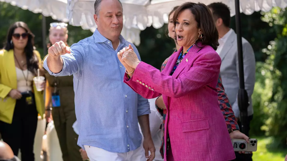 Kamala Harris tanzt gerne. - Bild: Manuel Balce Ceneta/AP/dpa