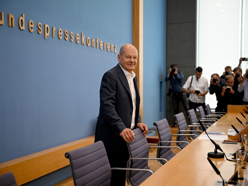 Die angeschlagene Meyer Werft kann sich Hoffnungen auf Hilfe aus der Politik machen. - Foto: Bernd von Jutrczenka/dpa