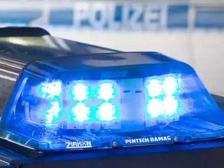 Zwei aus dem Bremer Maßregelvollzug geflohene Männer waren auf der Flucht, nun wurden sie in Frankreich festgenommen. (Symbolbild) - Foto: Friso Gentsch/dpa