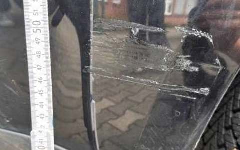 POL-NI: Auto beschädigt und weggefahren / Polizei sucht Zeugen - Foto: presseportal.de