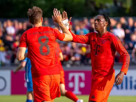 Neu und zurück: Kompany und Stanisic. - Foto: David Inderlied/dpa