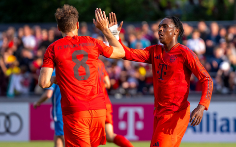 Neu und zurück: Kompany und Stanisic. - Foto: David Inderlied/dpa