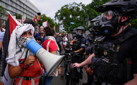 Netanjahus Rede wurde begleitet von lautem Protest rund um das Kapitol.  - Foto: Matt Slocum/AP