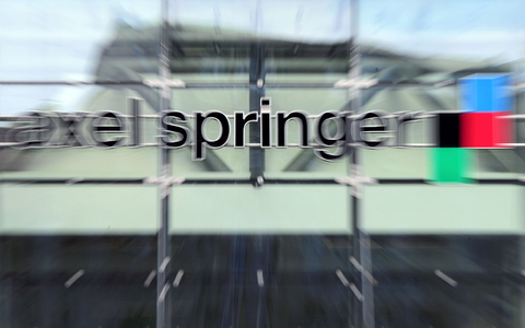 Das Medienunternehmen Axel Springer klagt vor dem BGH gegen Werbeblocker (Archivbild). - Foto: Daniel Reinhardt/dpa