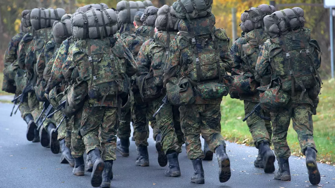 Bundeswehr rekrutierte im vergangenen Jahr 1.996 Rekruten unter 18 Jahren. (Archivbild) - Bild: Stefan Sauer/zb/dpa