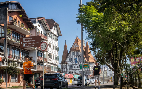 Toninho spielt traditionelle Musik aus Deutschland im Süden von Brasilien. - Foto: Leo Laps/dpa