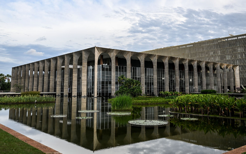 Das Gebäude des Außenministeriums in Brasilia von dem deutschstämmigen Architekten Oscar Niemeyer (1907-2012). - Foto: Britta Pedersen/dpa