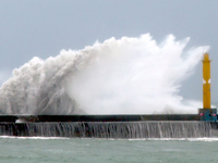 In Taiwan starben mindestens drei Menschen durch den Taifun «Gaemi», viele weitere wurden verletzt. - Foto: Johnson Lai/AP/dpa
