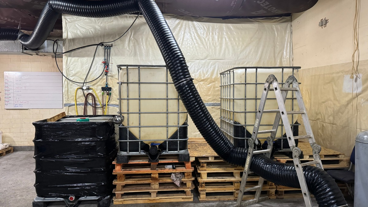 ZOLL-E: Staatsanwaltschaft Aachen und Zollfahndung Essen - größtes MDMA Drogenlabor seit 23 Jahren aufgedeckt - fast 200 kg synthetische Drogen im Wert von 10,4 Millionen Euro sichergestellt - Foto: presseportal.de