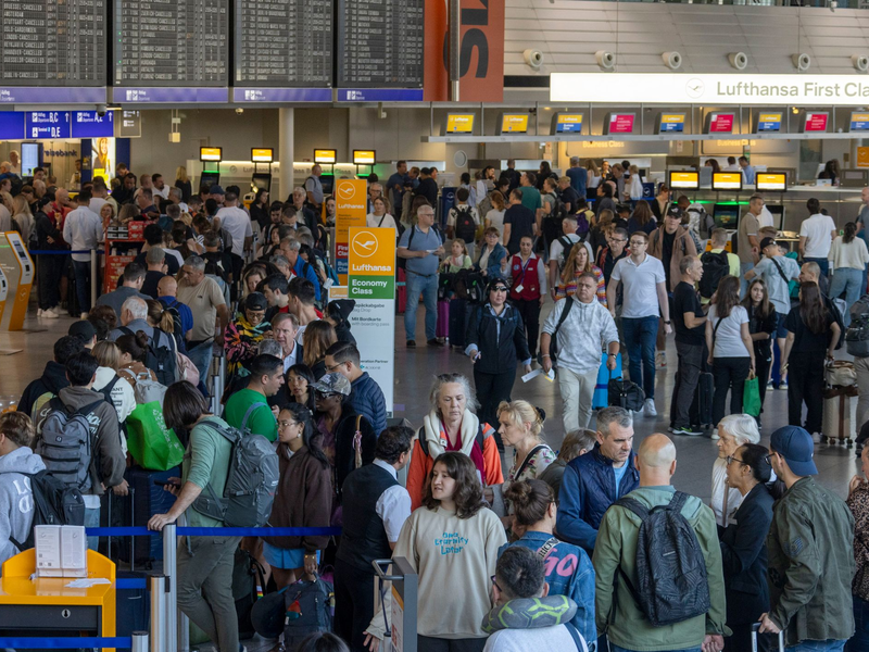 Über 100 Flüge fielen wegen der Störaktion am Morgen aus. - Foto: Helmut Fricke/dpa