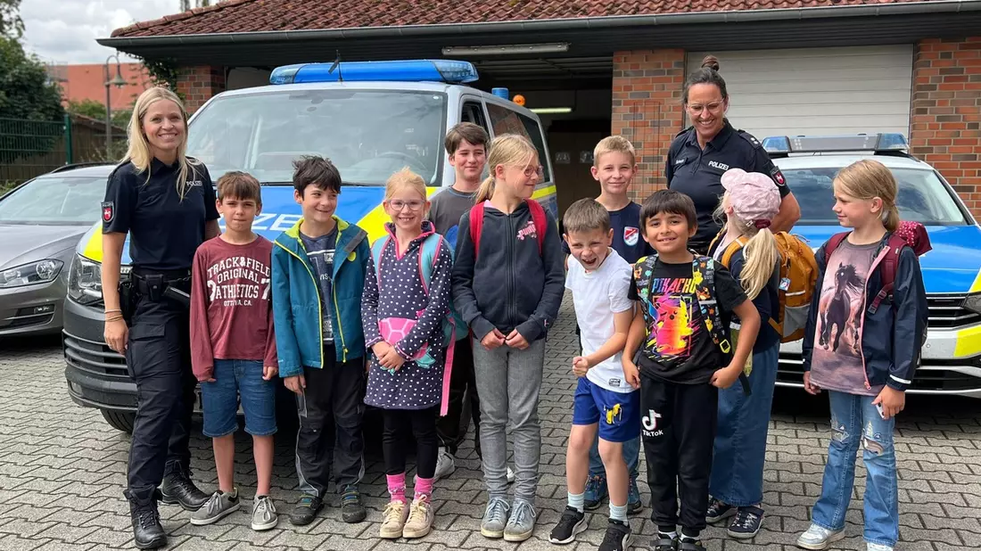 POL-NI: Für einen Tag Kinderkommissar / Ferienkiste bei der Polizei Hoya - Bild: presseportal.de