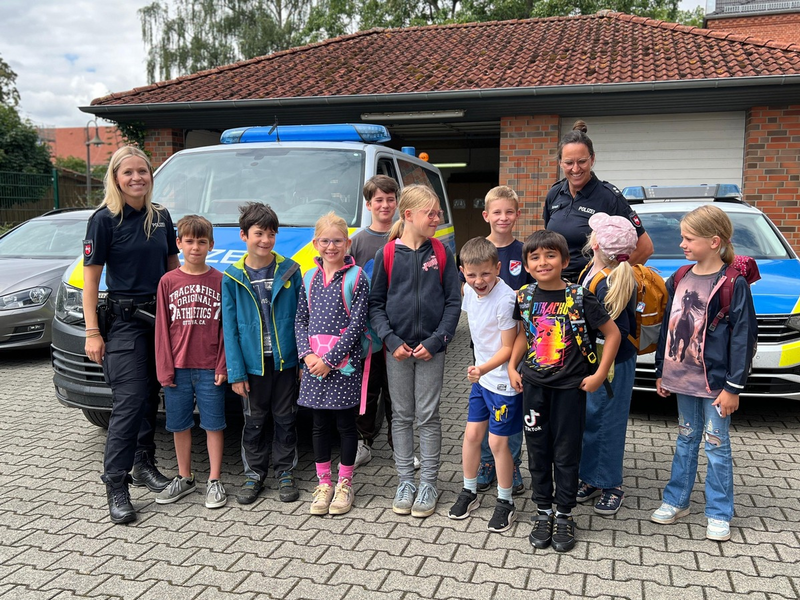 POL-NI: Für einen Tag Kinderkommissar / Ferienkiste bei der Polizei Hoya - Foto: presseportal.de