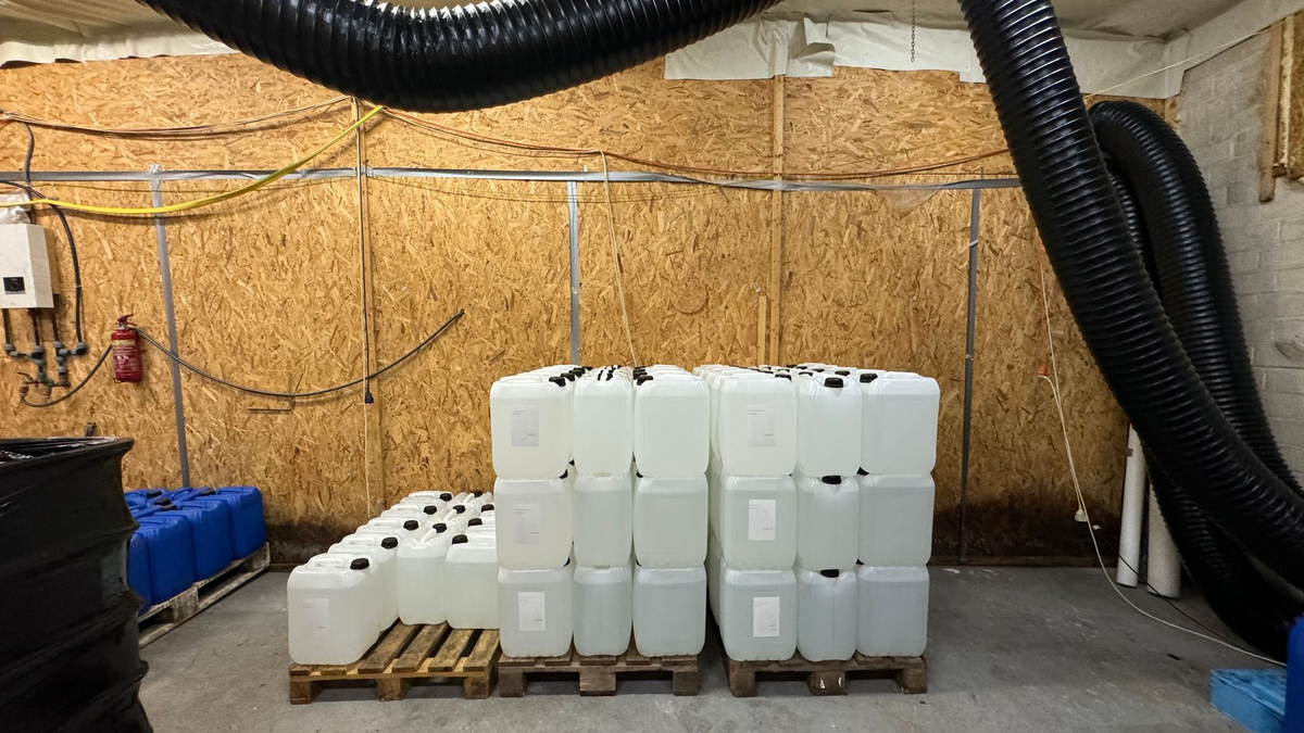 Nach Angaben der Ermittler hätten aus dem sichergestellten MDMA etwa 1.340.000 Stück Ecstasy-Tabletten hergestellt werden können. - Foto: -/ ZFA Essen/dpa