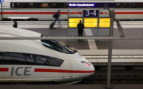 Ab Dezember gilt bei der Deutschen Bahn ein neuer Fahrplan - unter anderem mit der Verbindung Berlin-Paris. (Archivfoto) - Foto: Hannes P. Albert/dpa