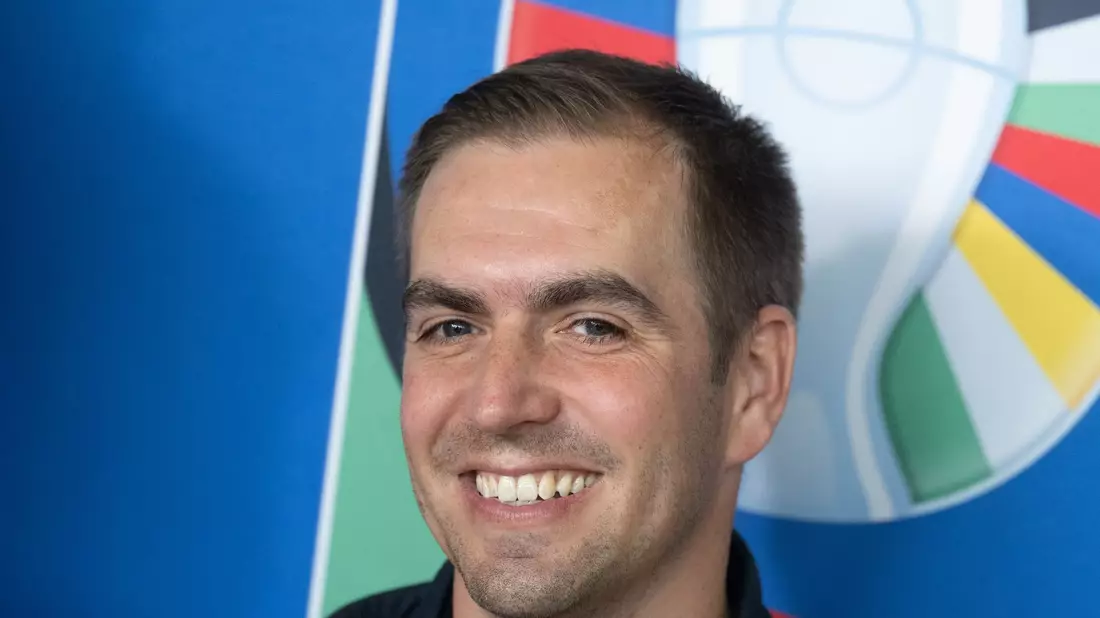 Sich einmal wie ein Fußballweltmeister fühlen - Philipp Lahm macht es möglich. Für eine Nacht lädt er zwei Gäste in sein Haus.  - Bild: Hendrik Schmidt/dpa