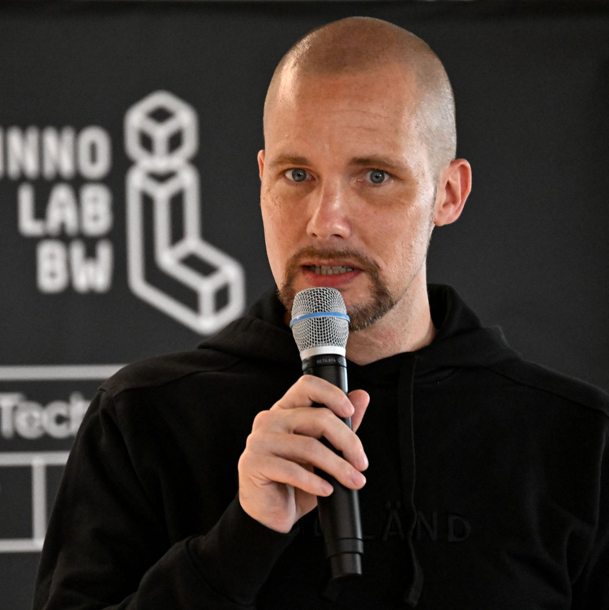 Jonas Andrulis ist Gründer und CEO von Aleph Alpha. - Foto: Bernd Weißbrod/dpa