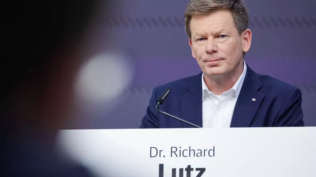 Zwar muss Bahnchef Lutz sparen - doch im direkten Betrieb will er keine Strellen streichen. (Archivfoto) - Bild: Hannes P Albert/dpa